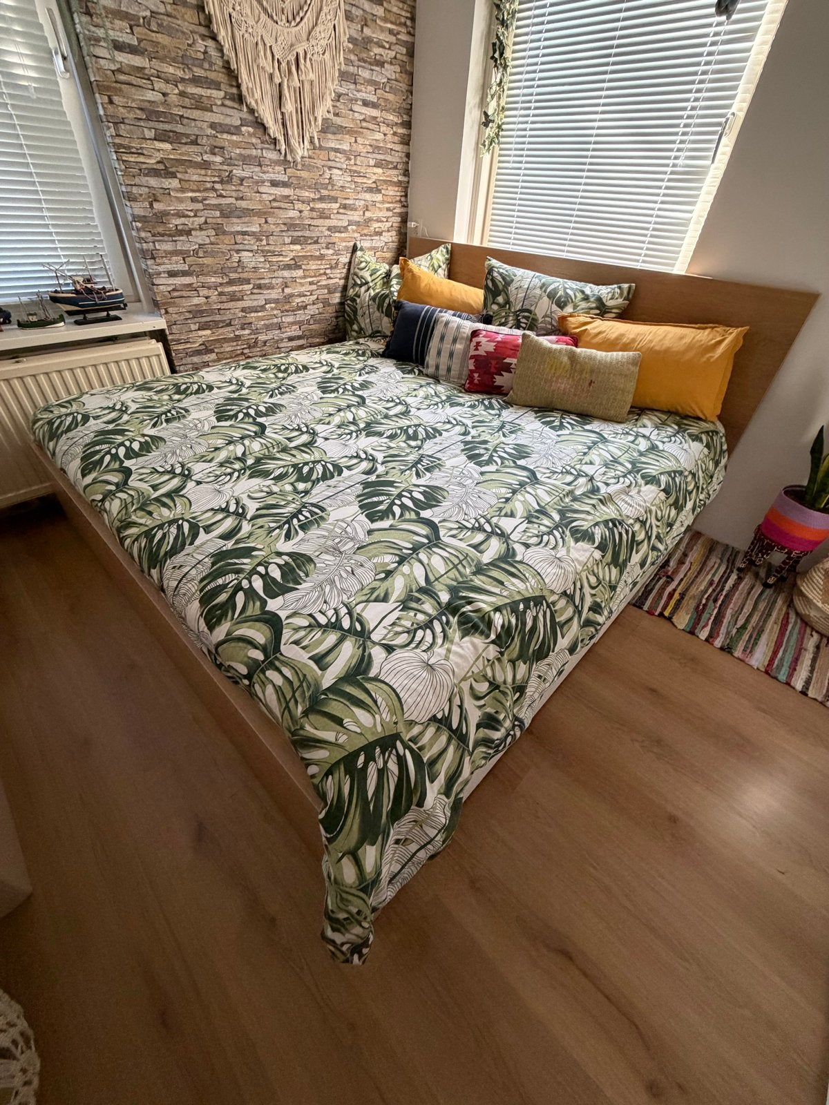 Tweepersoonsbed Ikea Malm met opbergruimte en lattenbodems, Ophalen, Overige materialen, Gebruikt, Bruin