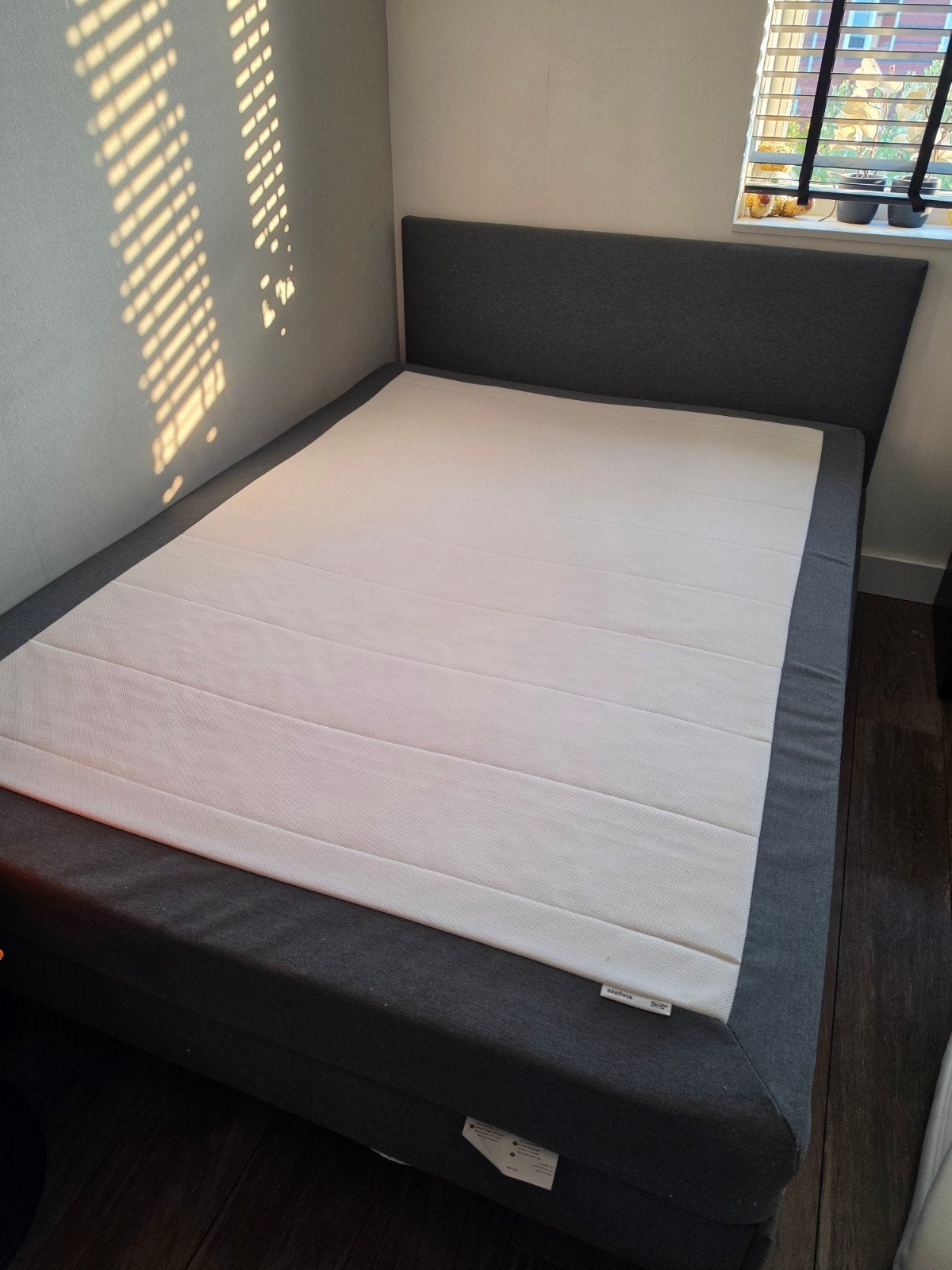 Ikea boxspring SÄBÖVIK 140x200 cm + matras + TUDDAL topper, Ophalen, Tweepersoons, Zwart, 140 cm