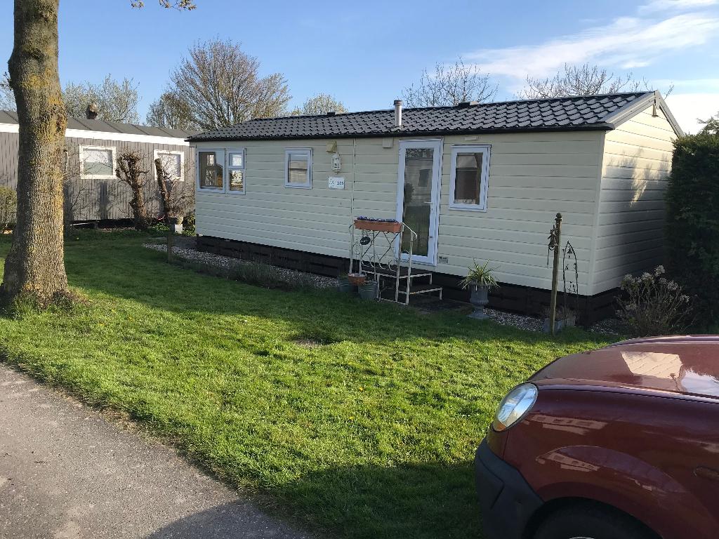 Nette Stacaravan-Chalet met vaste plaats