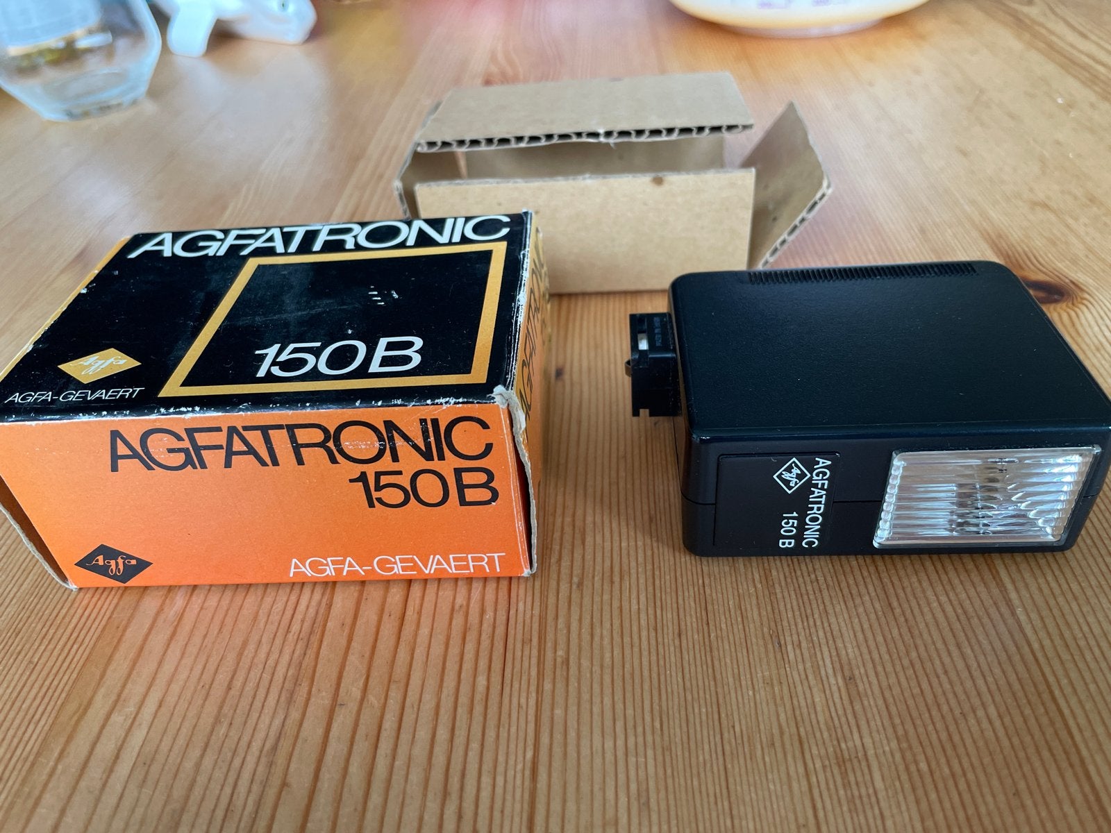 Agfatronic 150 B flitser - Vintage flitser met originele doo, Gebruikt, Voor analoge fotografie, Externe flitser, Ophalen of Verzenden