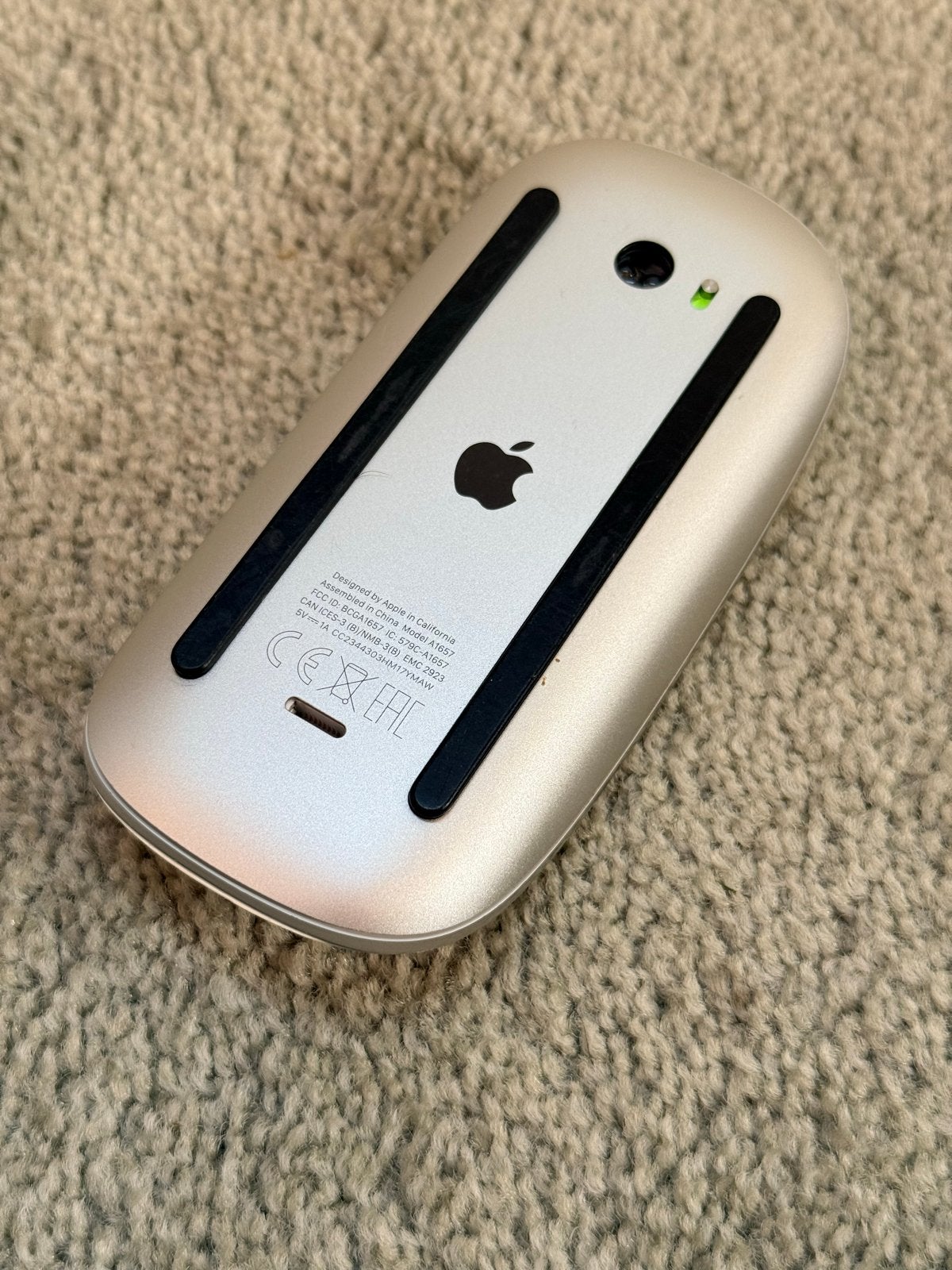 Foto 10 van MacBook Air 15" (2024) - 16GB/512GB SSD + Magic Mouse