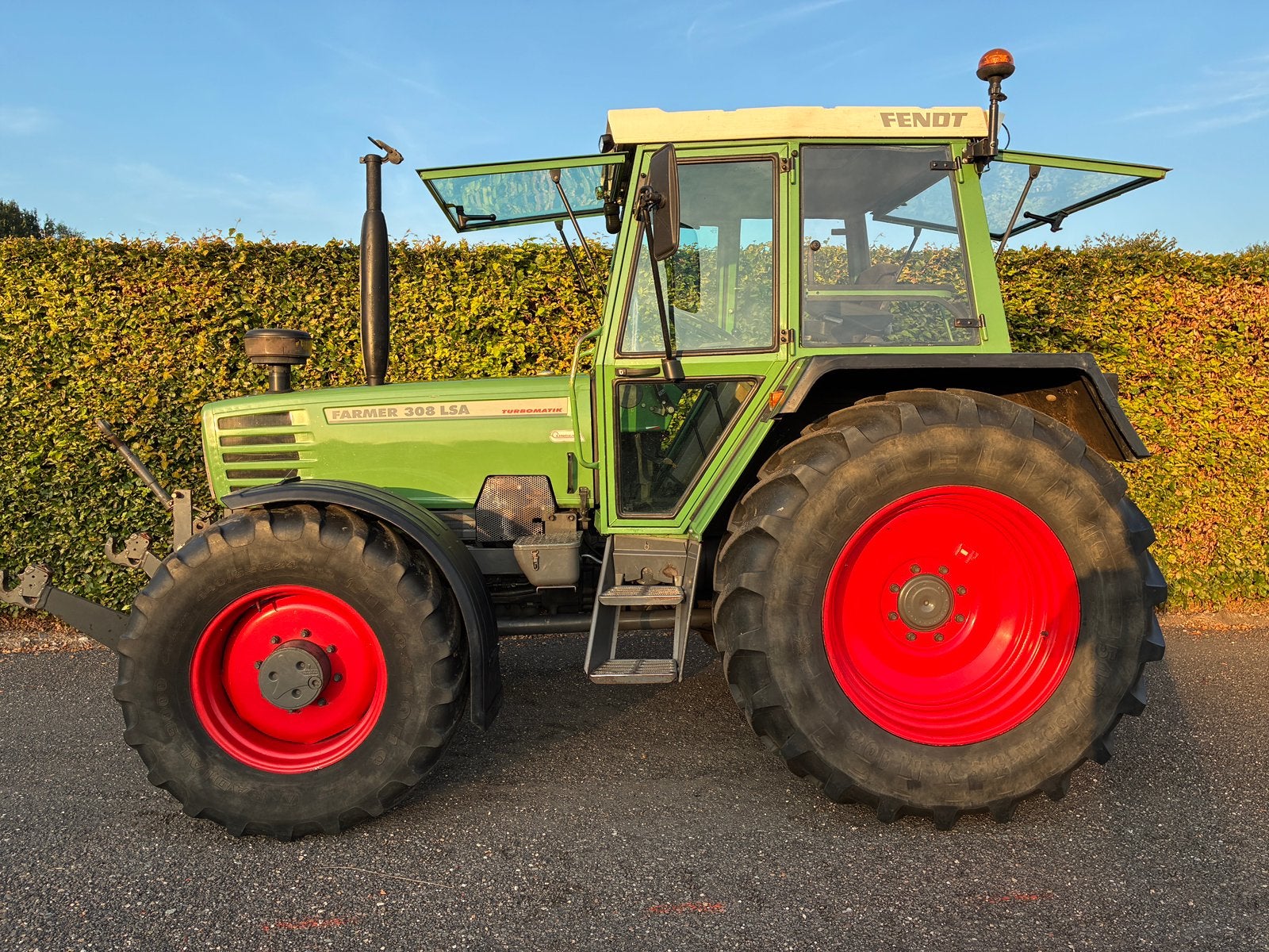 Fendt Farmer 308 LSA met luchtremmen, Ophalen, Gebruikt, Meer dan 10000, Tot 80 Pk