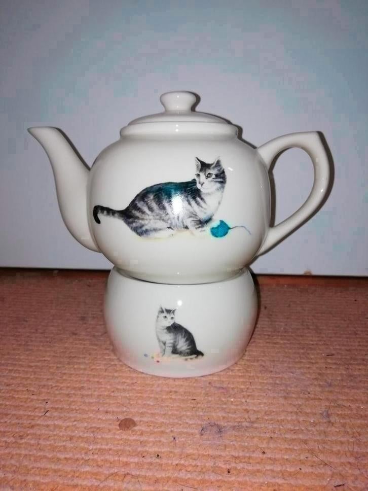 Leuke set van theepot en theelicht met kat, €15,-, Huis en Inrichting, Keuken | Servies, Keramiek, Overige typen, Nieuw, Ophalen of Verzenden