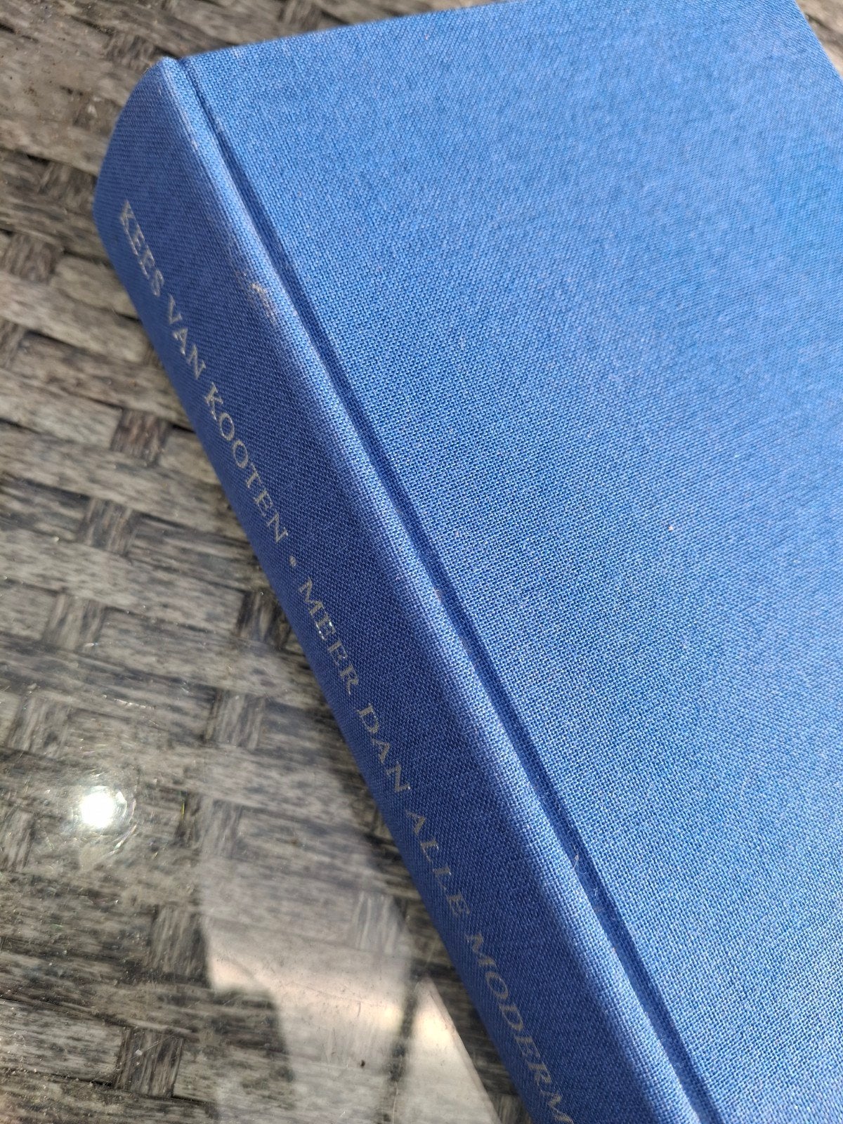 Kees van Kooten - Meer dan alle modernismen (Linnen), Boeken, Ophalen of Verzenden, Gelezen, Kees van Kooten