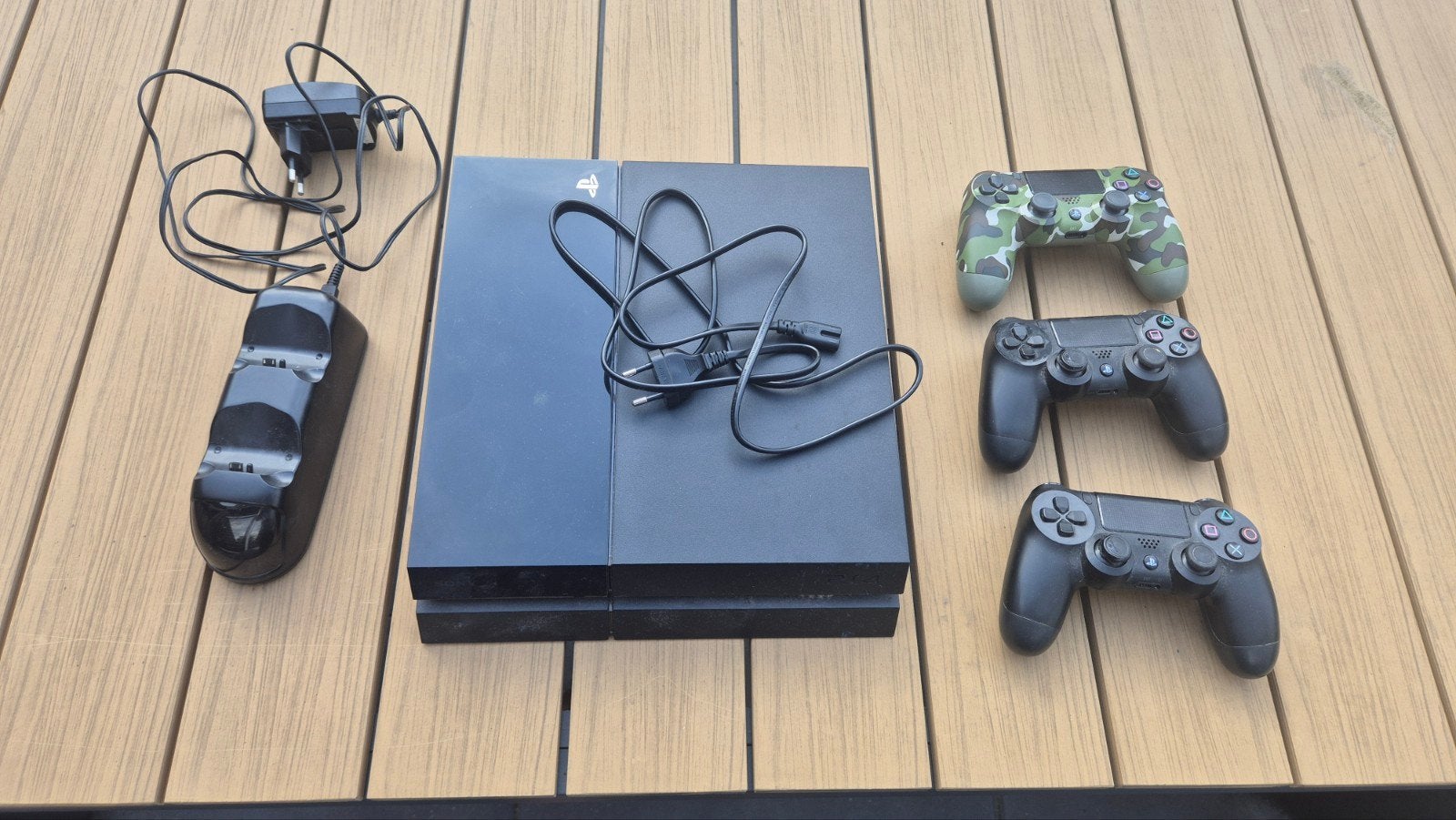 PS4 - 3 controleren met laadstation, Ophalen, Original, Met 3 controllers of meer, 500 GB