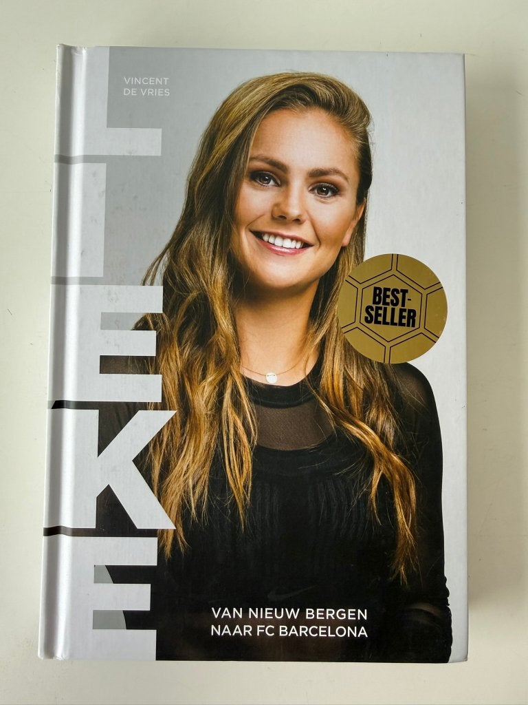 Boek (Bestseller) LIEKE / Lieke Martens, voetbal / Kosmos, Ophalen of Verzenden, Gelezen, Sport