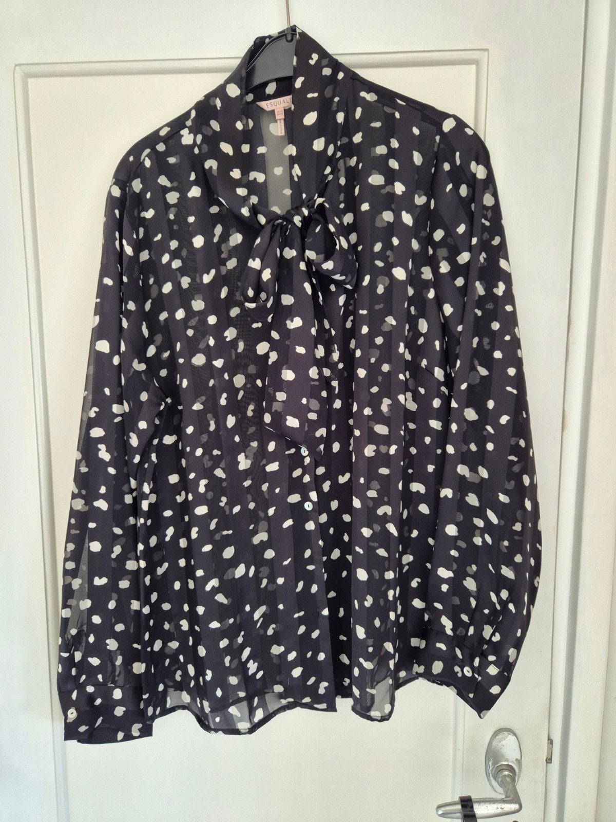 Zwarte blouse met crème kleurige stippen van Esqualo maat 42, Zwart, Maat 42/44 (L), Esqualo, Ophalen of Verzenden