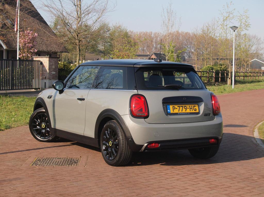 Mini Mini Electric Classic 33 kWh | Apple Carplay | Cruise C, 33 kWh, 4 stoelen, Leder en Stof, Mini Electric