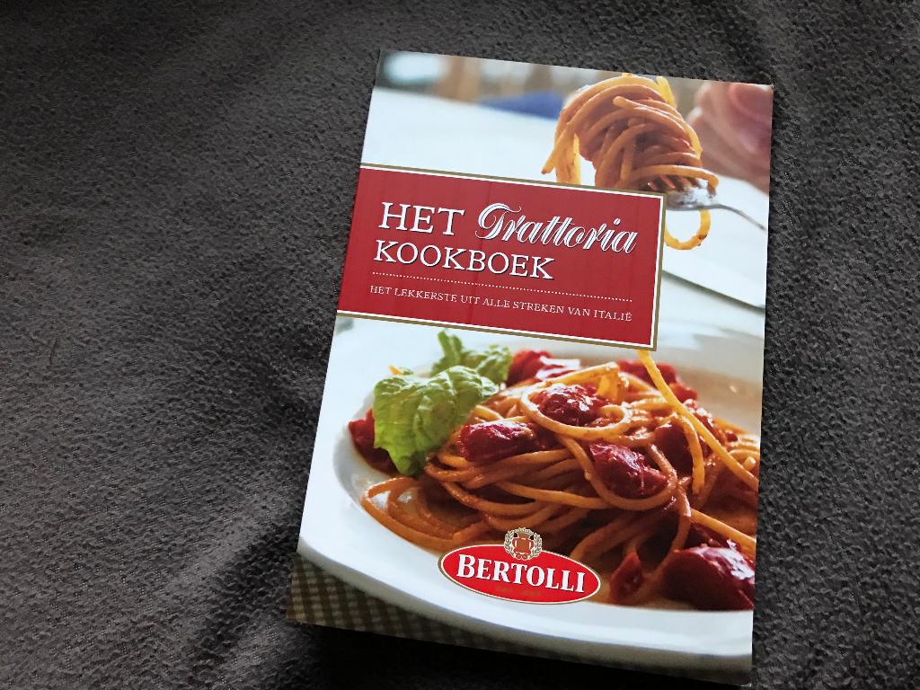 🍝 Het Trattoria Kookboek, Ophalen of Verzenden, Zo goed als nieuw, Italië