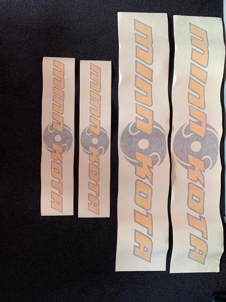 Set van 4  “DECALS voor op een Roofvisboot  “ MINN-KOTA “, Watersport en Boten, Hengelsport | Roofvissen, Ophalen of Verzenden