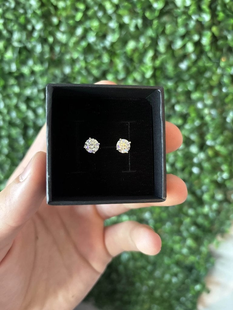 Moissanite Oorbellen | GRA Certificaat, Verzenden, Nieuw, Met edelsteen, Knopjes of Stekers