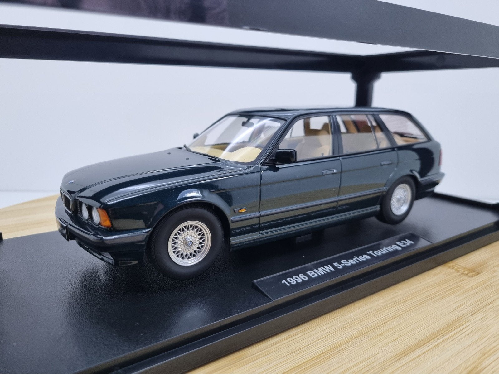**SALE** T9 BMW 5-serie Touring E34 Oxford Green 1:18, Hobby en Vrije tijd, Modelauto's | 1:18, Overige merken, Auto, Verzenden