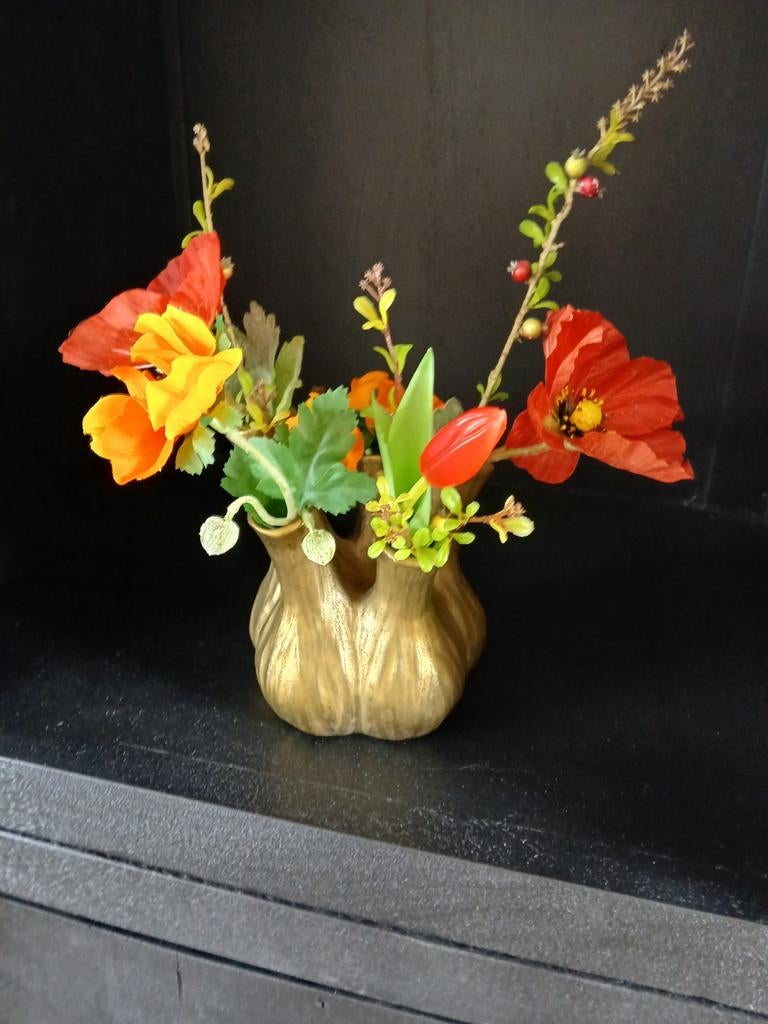 Leuk klein tulpenvaasje met kunsttakken, Ophalen of Verzenden
