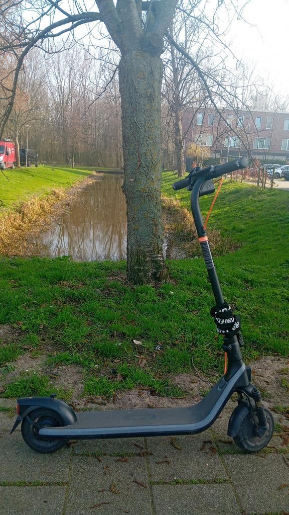 Ninebot Step Met knipperlicht + Voorwielaandrijving, Ophalen, Zo goed als nieuw, Elektrische step (E-scooter), Segway Ninebot