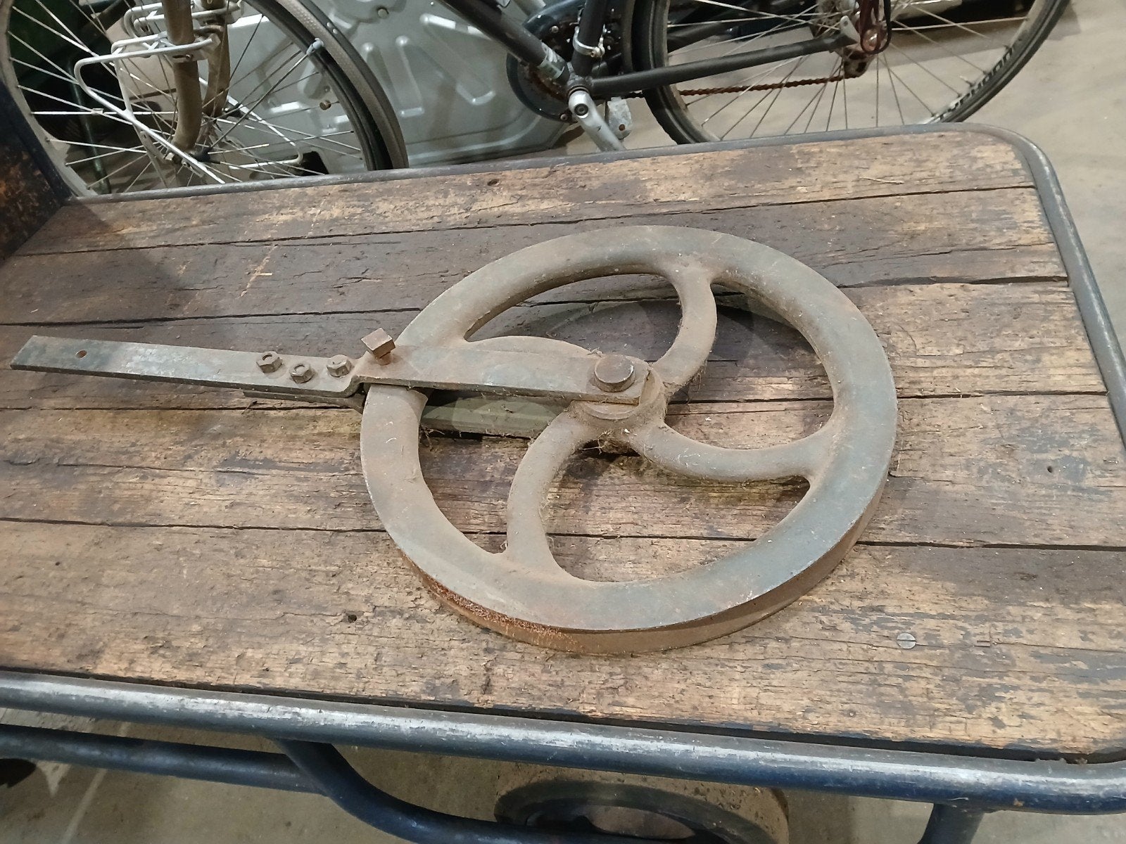 Industriële Stalen Katrol - Diameter 41 cm, Hoogte 79 cm, Gebruikt, Niet van toepassing, Niet van toepassing, Ophalen of Verzenden