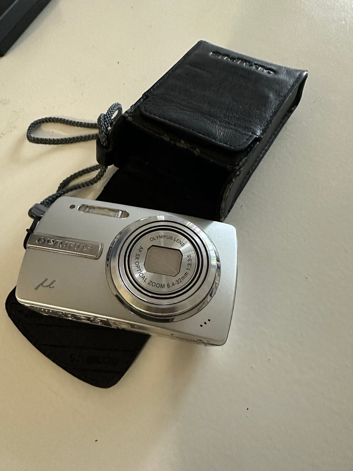 Olympus µ 840 8.0 Megapixel Compactcamera met accessoires, Gebruikt, Olympus, Compactcamera, 4 t/m 7 keer