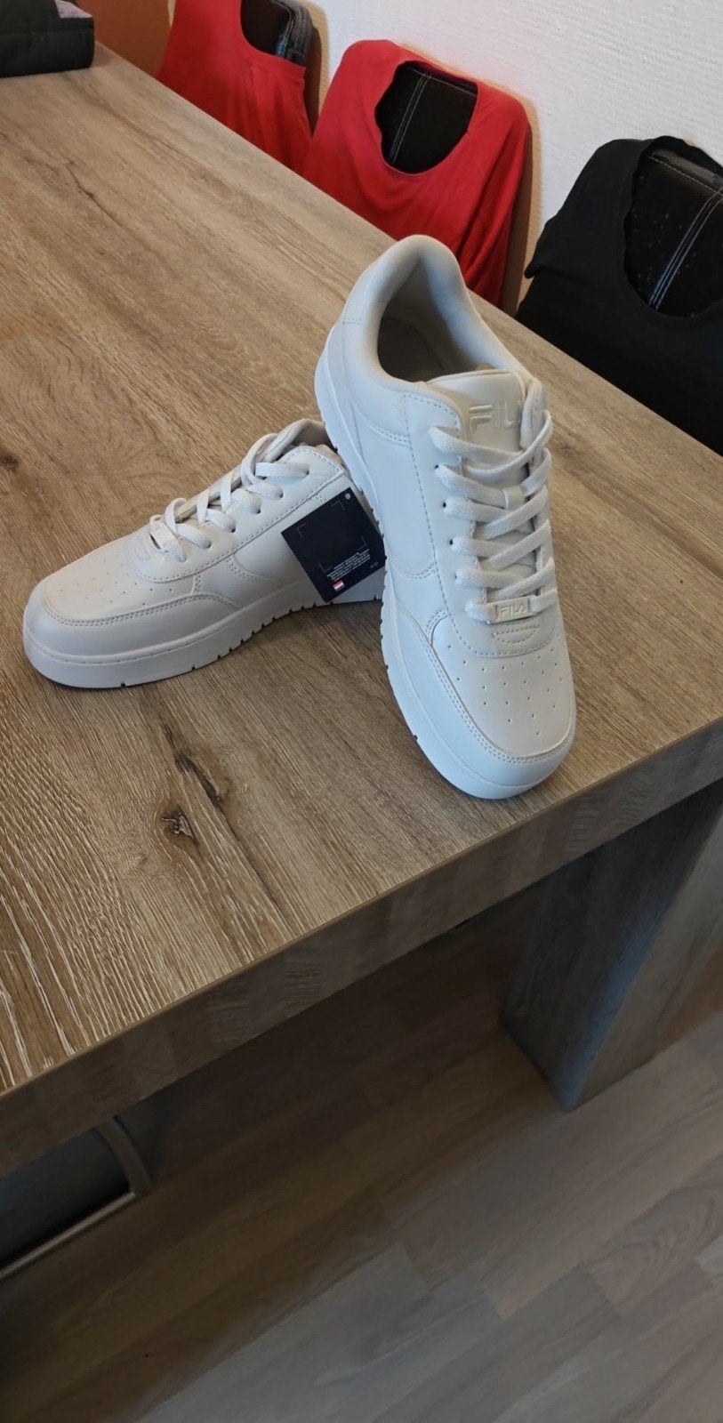 Witte FILA sneakers - Maat 43 - Zo goed als nieuw, Ophalen, Wit, Nieuw, Sneakers of Gympen