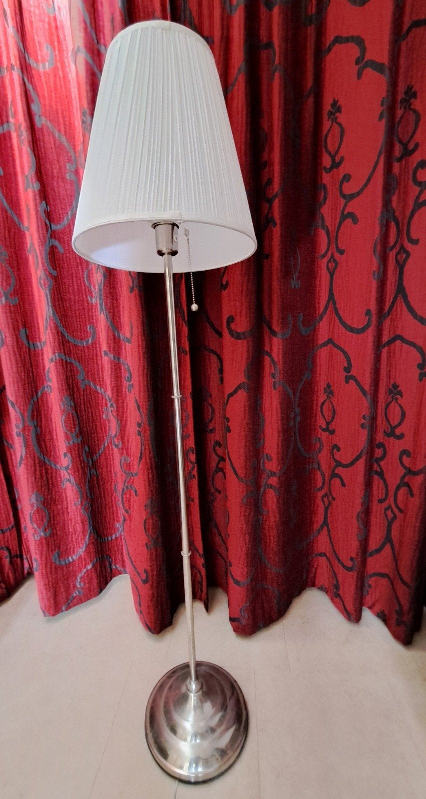Ikea Stijlvolle staande lamp met witte kap, Ophalen, Gebruikt, Metaal, E27 (groot)