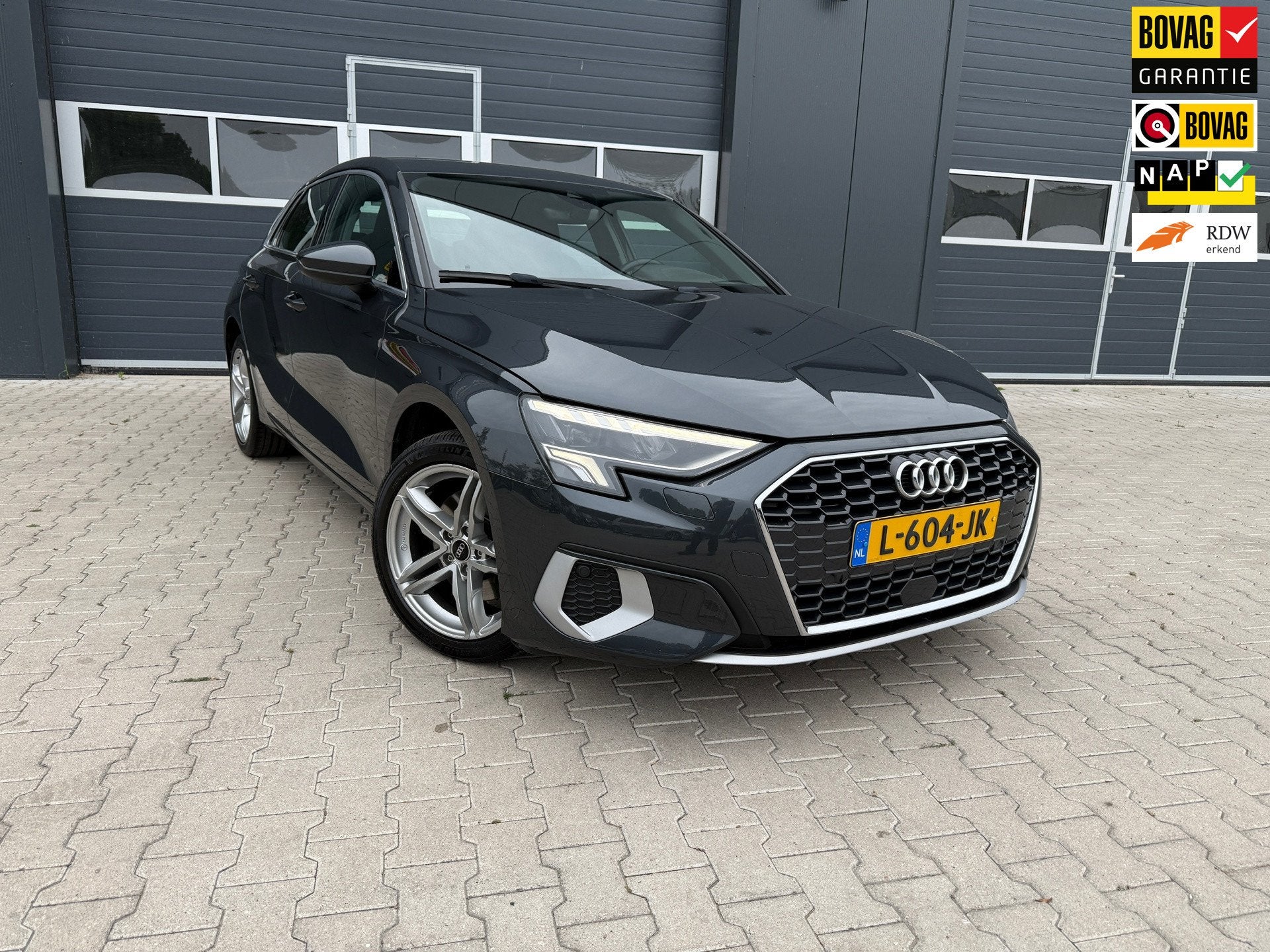 Audi A3 Sportback 40 TFSI e Business edition incl. GRATIS LA, Auto's, Stof, Gebruikt, Euro 6, 4 cilinders