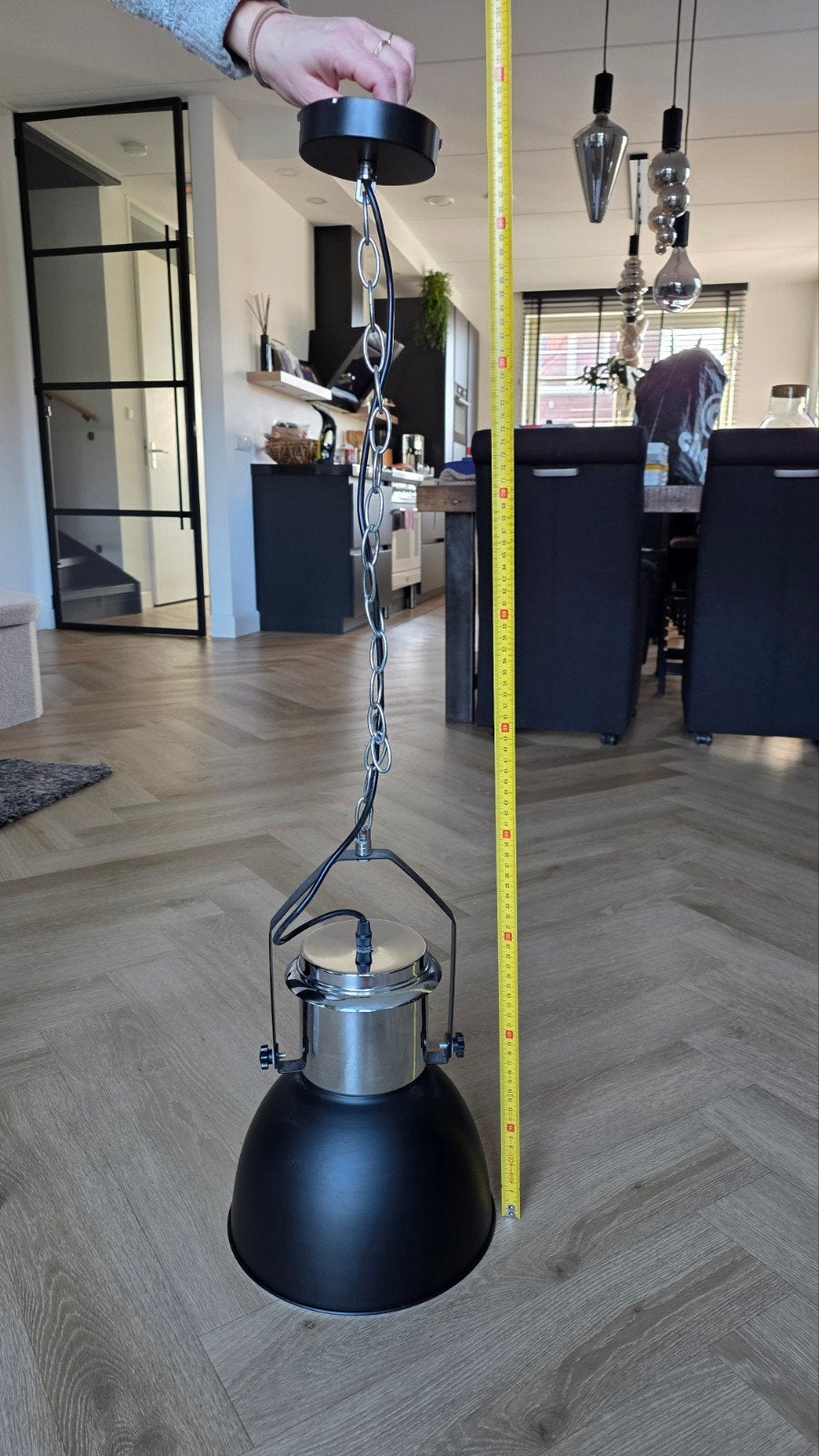 Stoere zwarte industriële hanglamp aan een ketting, Ophalen of Verzenden, Zo goed als nieuw