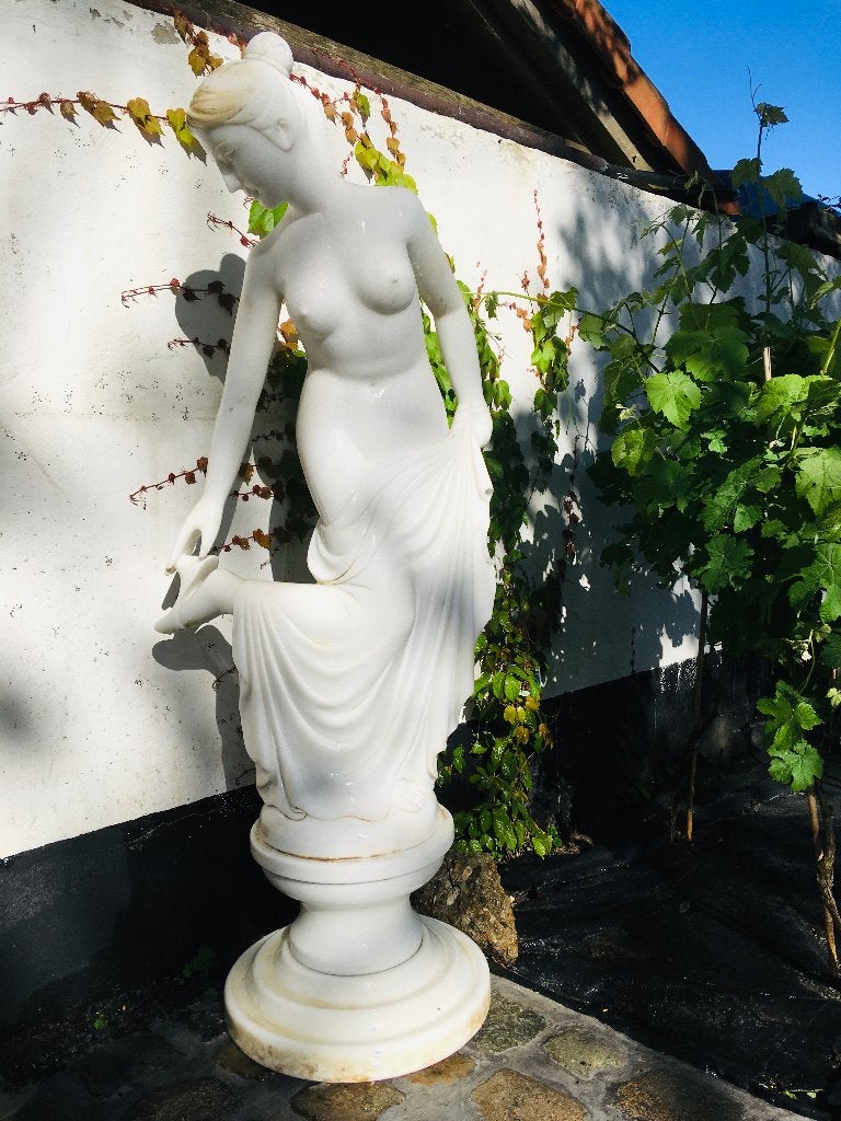 Groot marmer tuinbeeld op sokkel, Ophalen, Gebruikt, Steen, Mensenbeeld