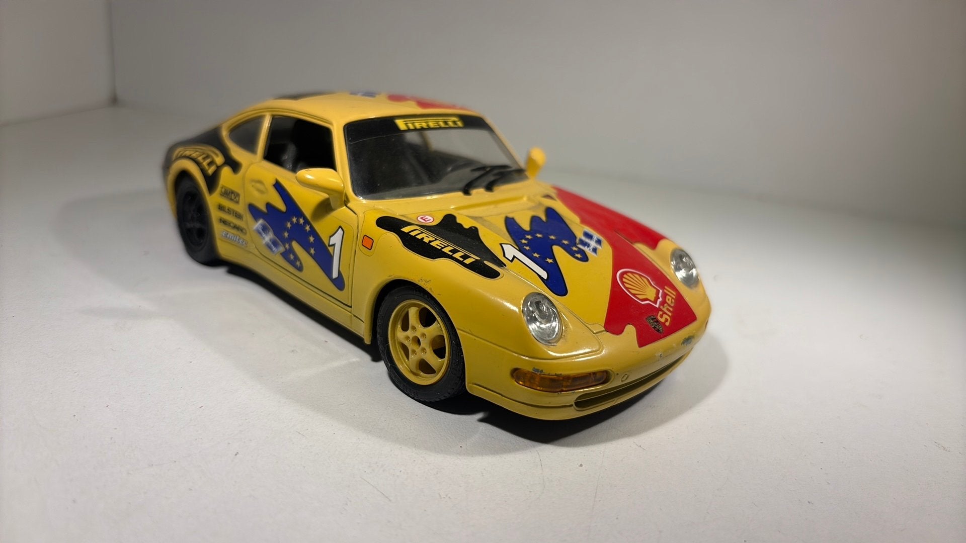 Porsche 911 Carrera Bburago 1.24