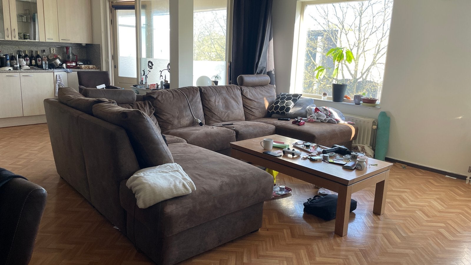 Mooie suède bruine hoekbank, Huis en Inrichting, Banken | Bankstellen, Gebruikt, 100 tot 125 cm, Hoekbank, 300 cm of meer