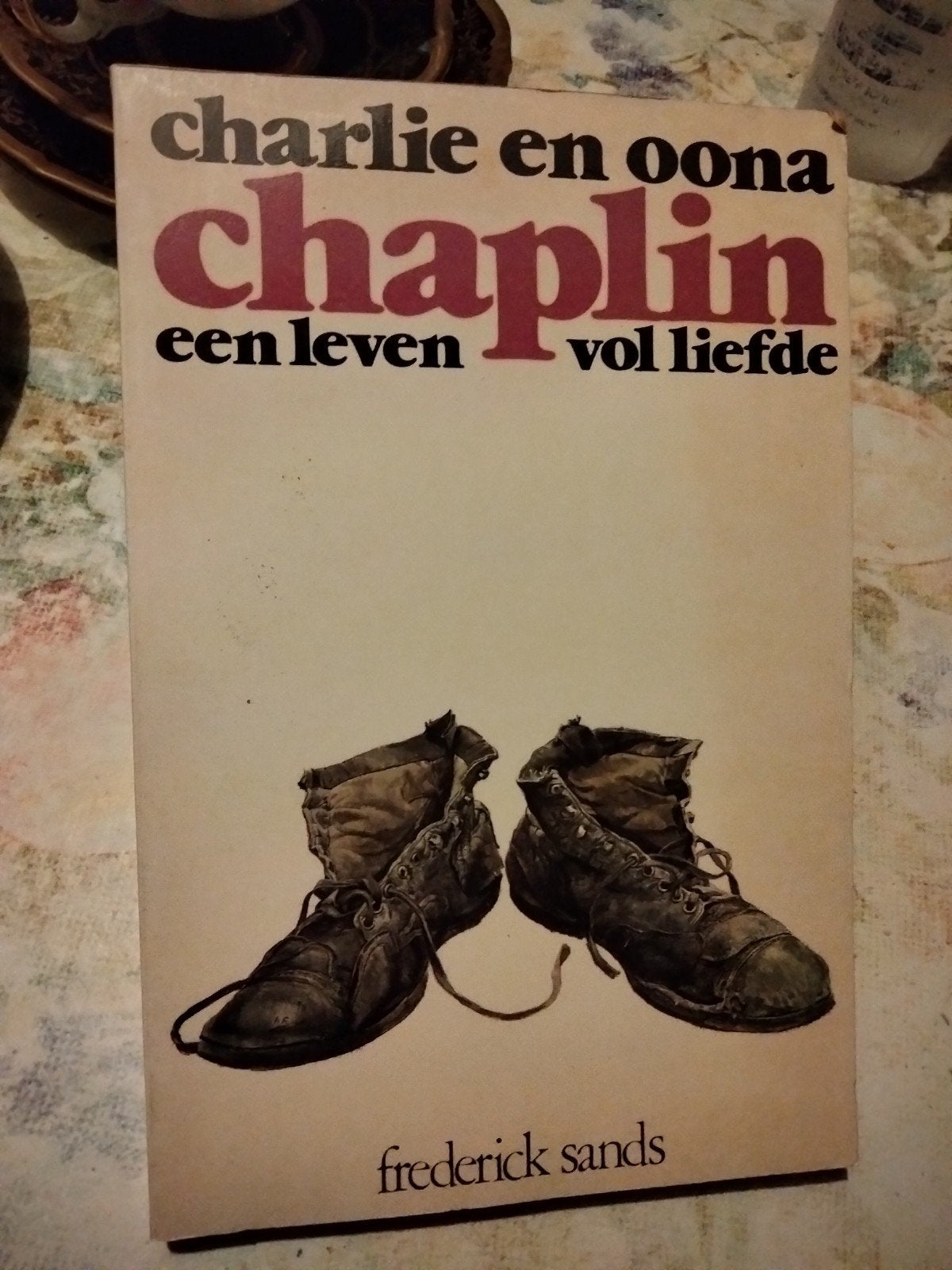 Charlie en Oona Chaplin een leven vol liefde, Ophalen of Verzenden, Gelezen