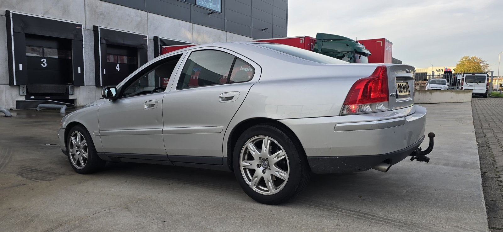 Volvo S60 2.4 140PK 2006 Grijs, groot onderhoud, Auto's, Voorwielaandrijving, Zwart, 75 €/maand, Particulier