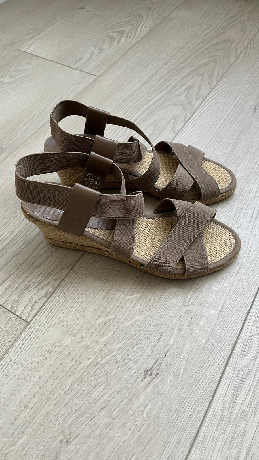 Sleehak sandalen in maat 38, Kleding | Dames, Schoenen, Ophalen of Verzenden, Zo goed als nieuw