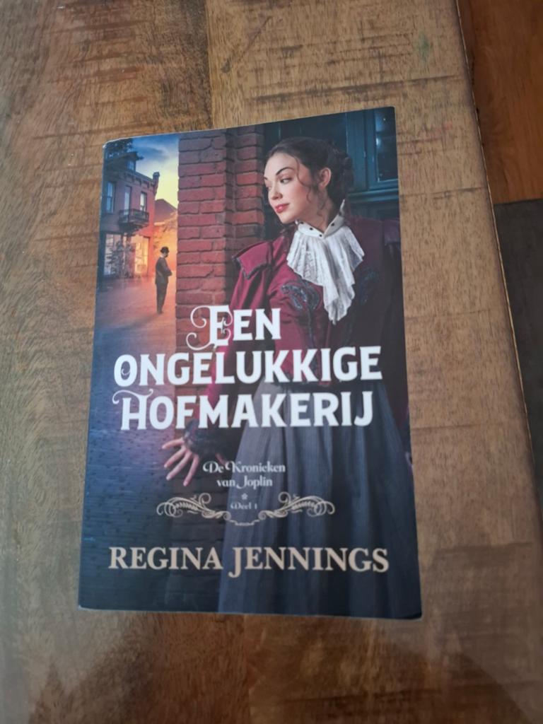 Regina Jennings - Een ongelukkige hofmakerij, Ophalen of Verzenden, Zo goed als nieuw, Regina Jennings