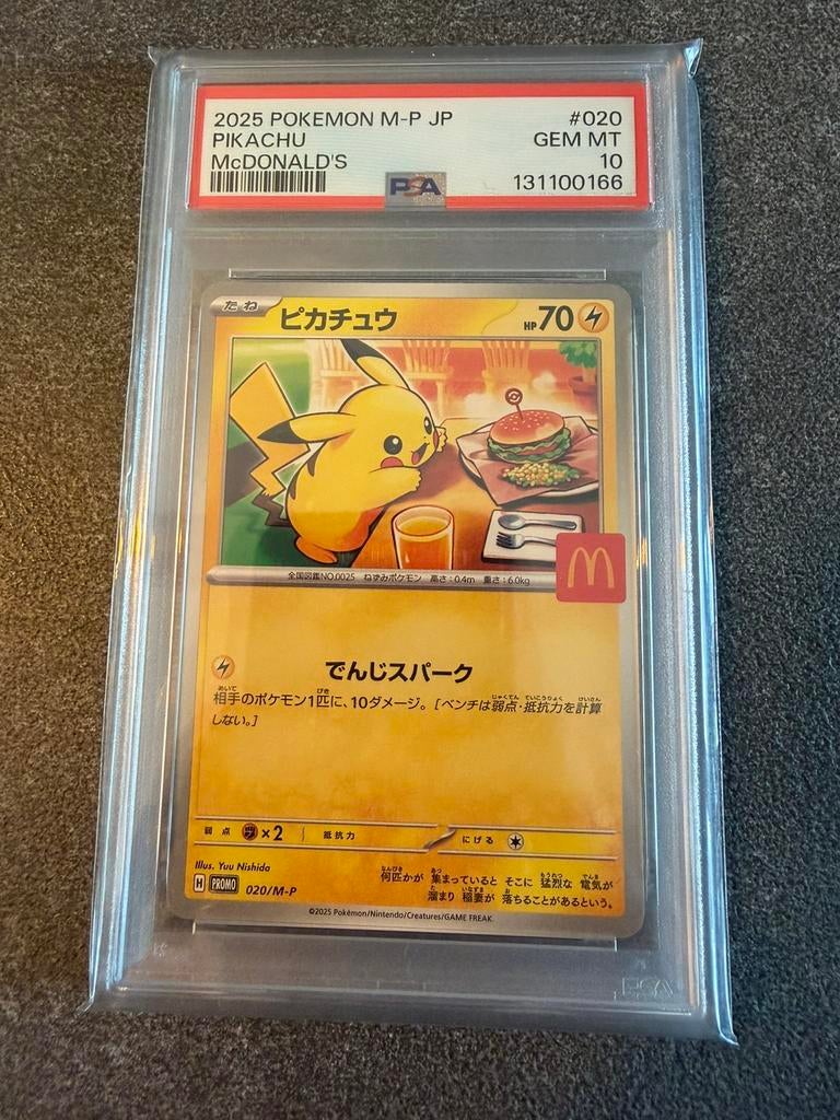 Pikachu Promo 020 McDonald’s Japans Pokémon Graded PSA 10, Ophalen of Verzenden, Zo goed als nieuw