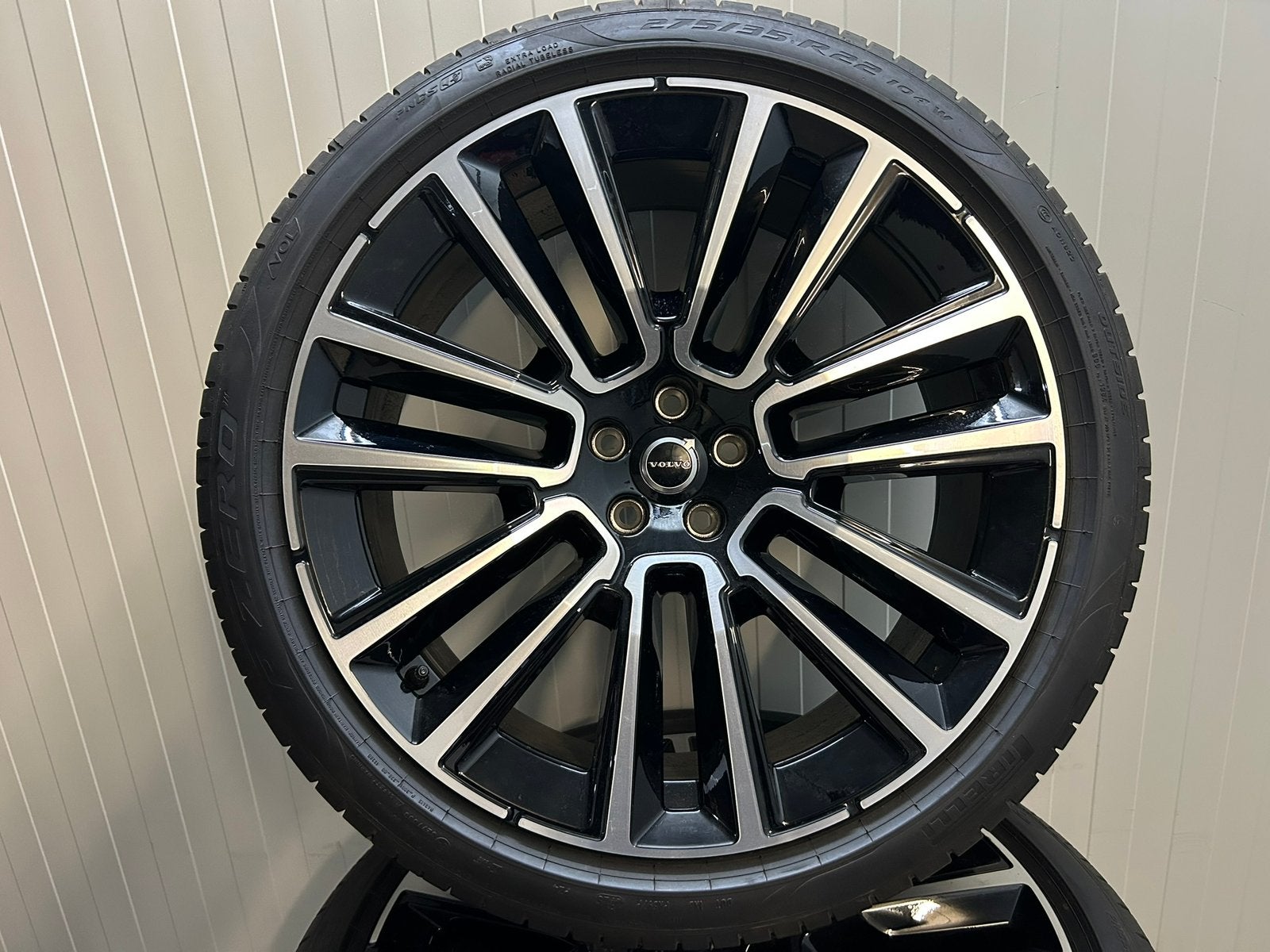 Originele Volvo XC90 22 inch Pirelli VOL 2025 ZGAN DEMO, Ophalen, Gebruikt, 275 mm, Banden en Velgen