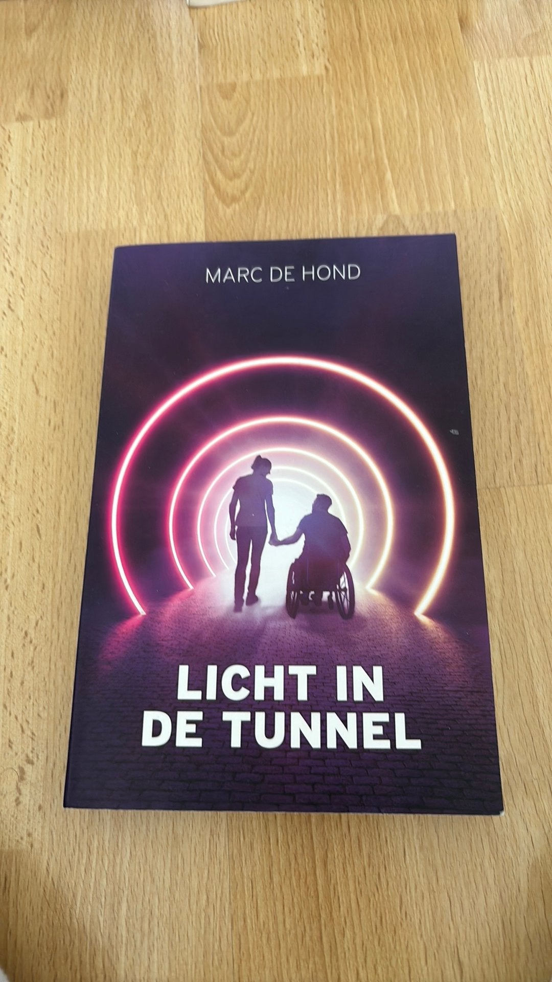 Marc de Hond - Licht in de tunnel, Boeken, Ophalen of Verzenden, Zo goed als nieuw, Marc de Hond