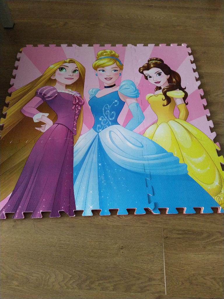Grote foam puzzel / vloer speelmat Disney prinsessen, Ophalen of Verzenden, 10 tot 50 stukjes, Gebruikt