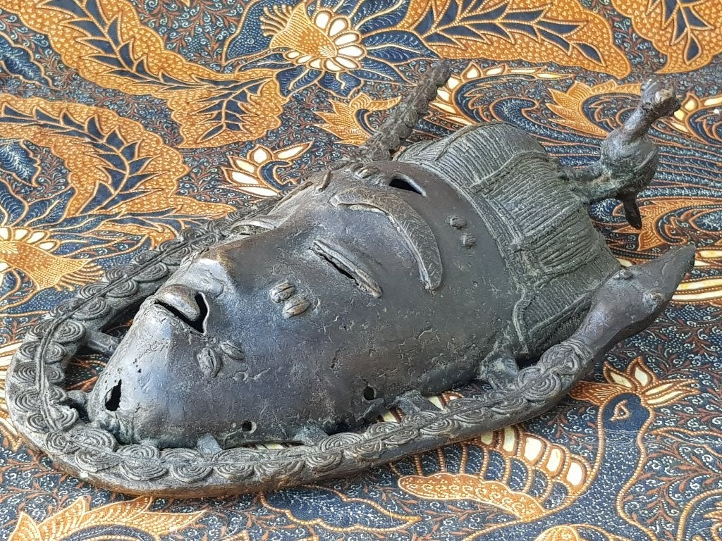 Prachtig origineel antiek masker uit Afrika van Benin brons., Antiek en Kunst, Afrika, Masker, Ophalen of Verzenden, Brons