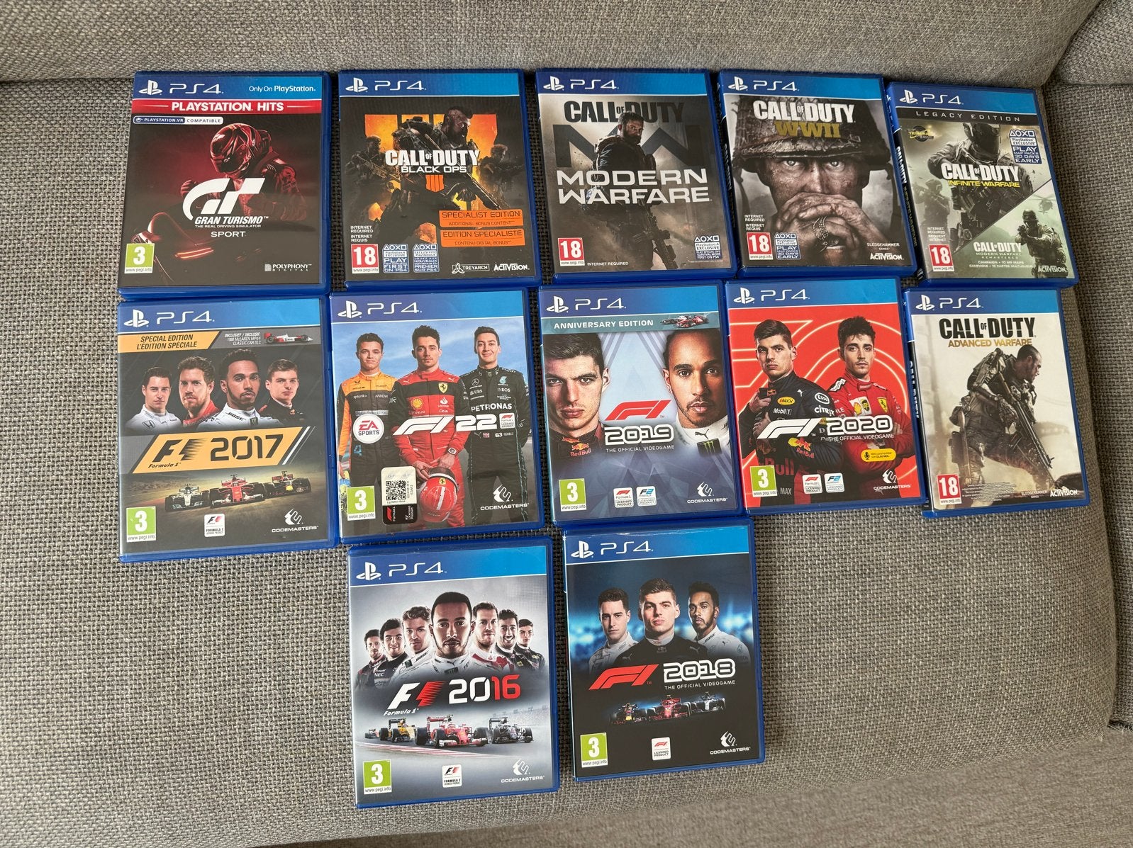 PS4 Games Bundel: Call of Duty & F1 Series, Spelcomputers en Games, Gebruikt, Vanaf 18 jaar, Shooter, Eén computer