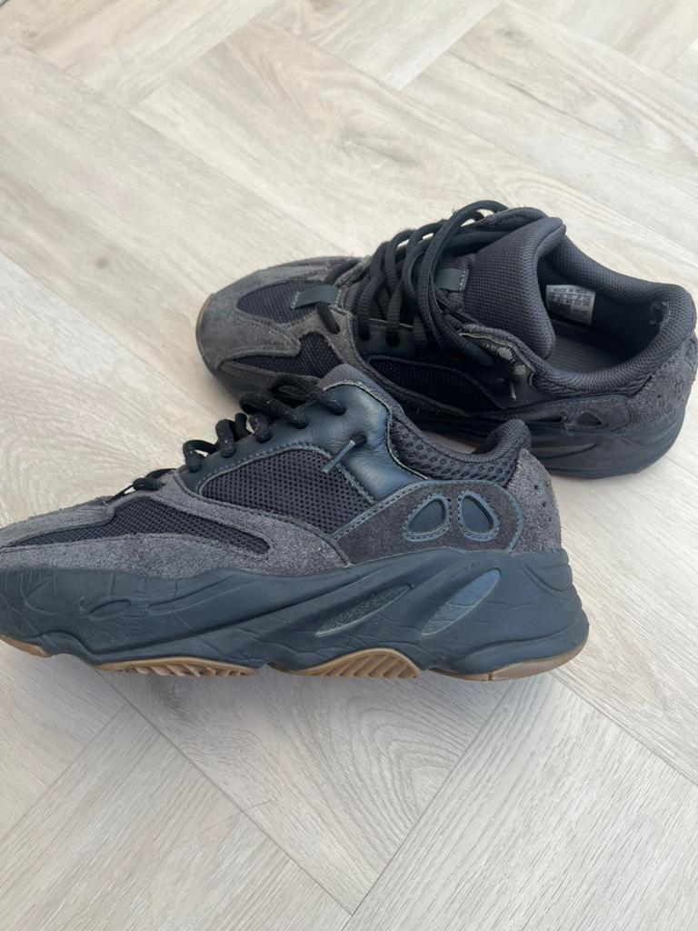 Adidas yeezy 700 utility black, Zwart, Ophalen of Verzenden, Sneakers of Gympen, Zo goed als nieuw