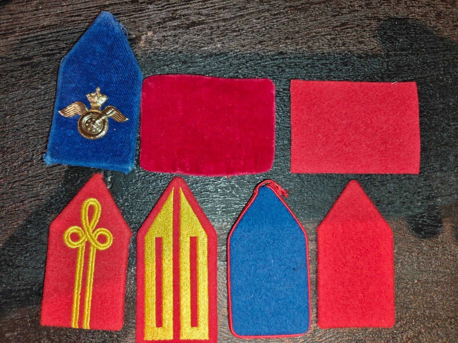 lotje nieuwe patjes.. aat fluweel met rode fluweel, Ophalen of Verzenden, Landmacht, Nederland, Embleem of Badge