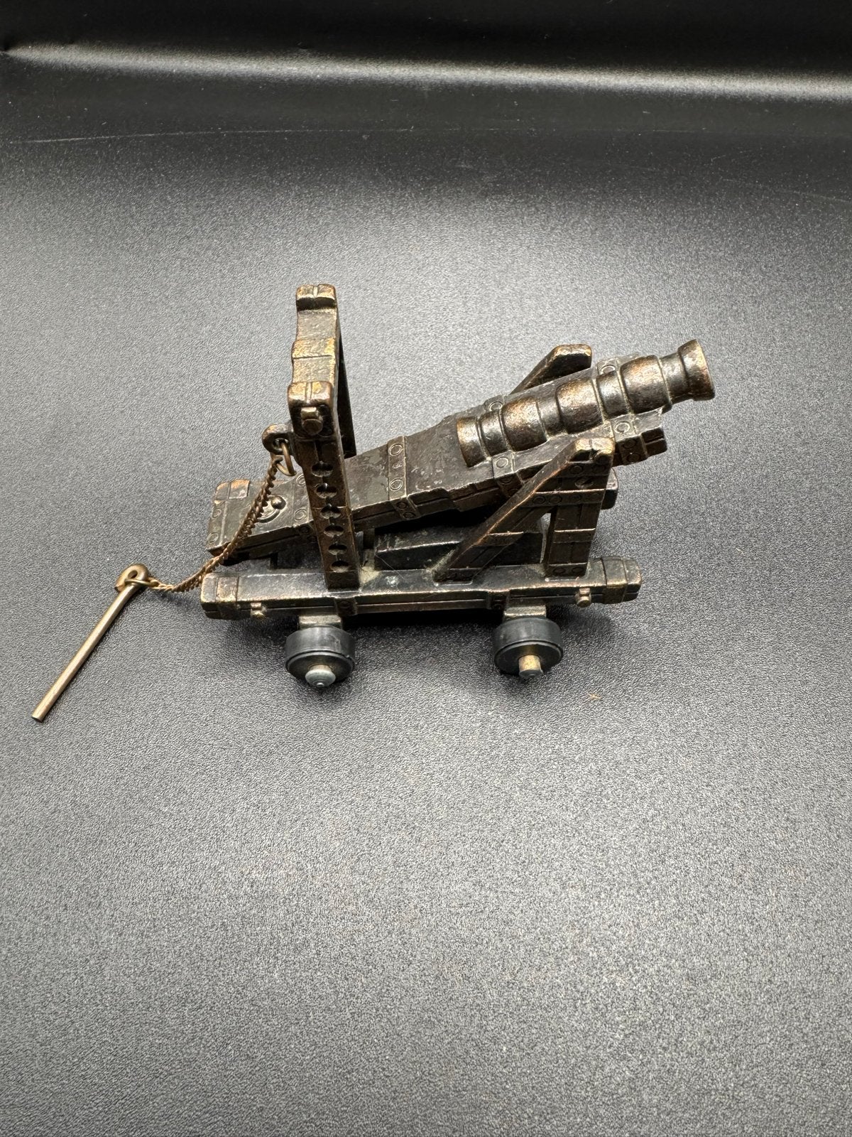 Vintage Miniatuur Metalen Gegoten Puntenslijper Kanon, Verzenden