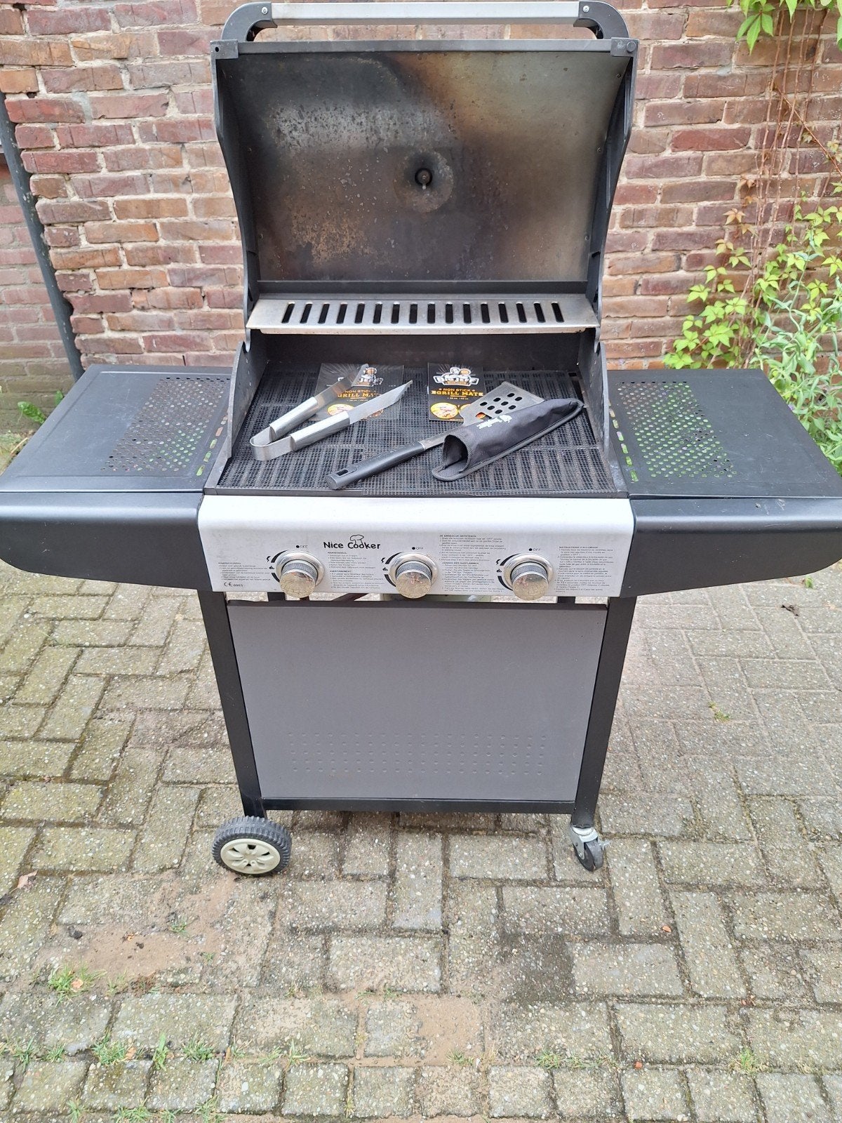 Nice Cooker gasbarbecue met gasfles en accessoires, Ophalen, Gebruikt, Nice Cooker