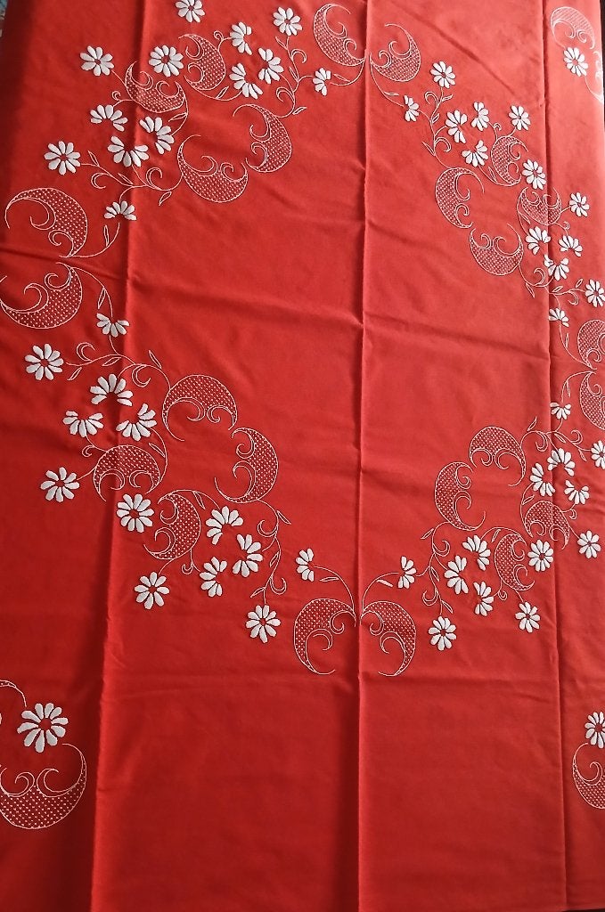 Tafellaken rood handgeborduurd, Ophalen of Verzenden, Gebruikt, Rechthoek