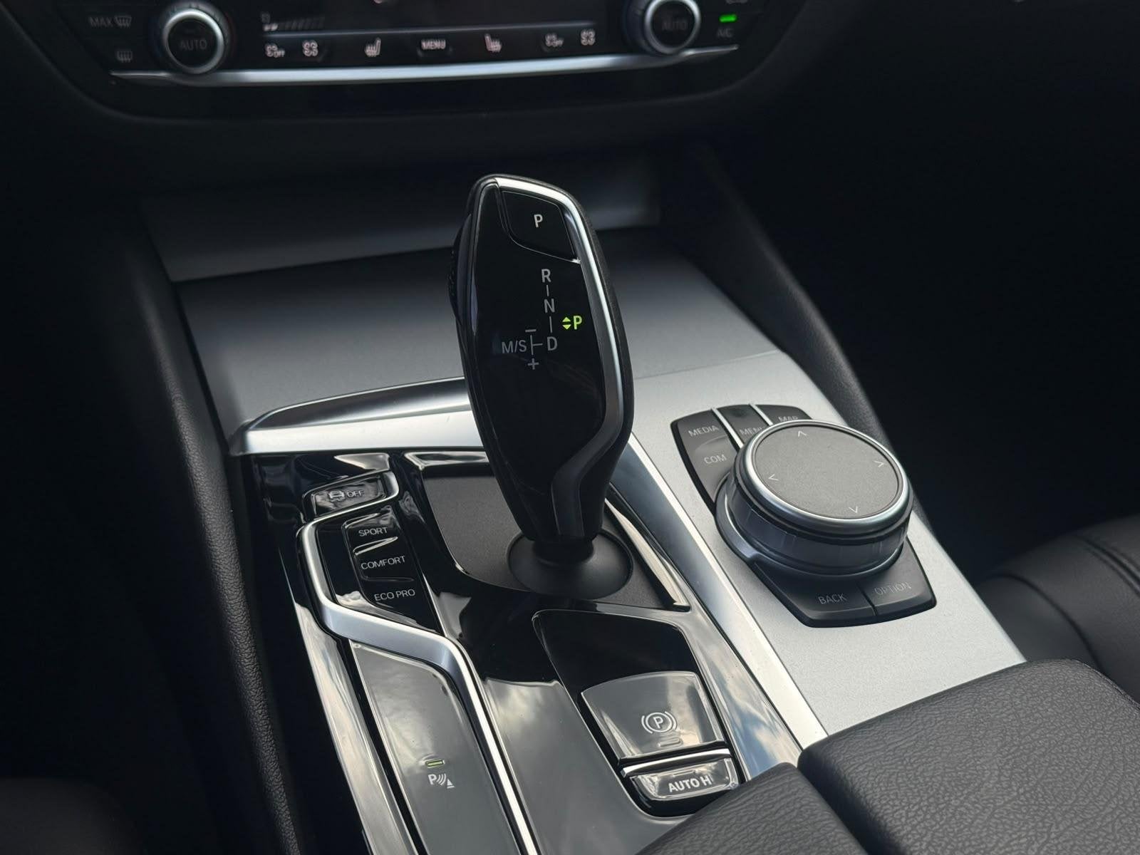 Foto 19 van BMW 5-serie Touring 520i High Executive