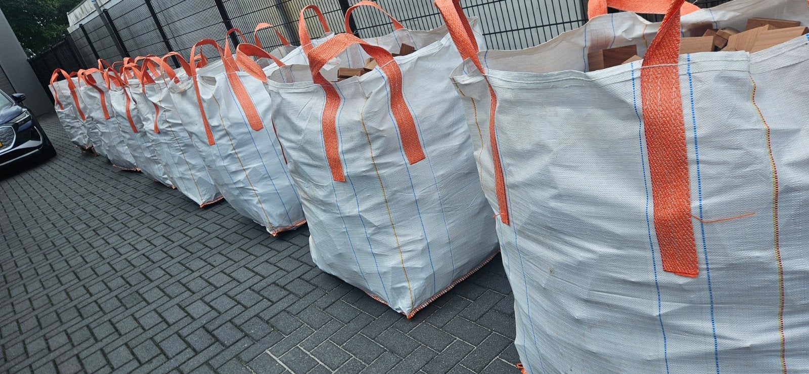 brandhout 10 bigs hardhout op=op ,verkocht, Minder dan 3 m³, Ophalen, Overige houtsoorten, Blokken