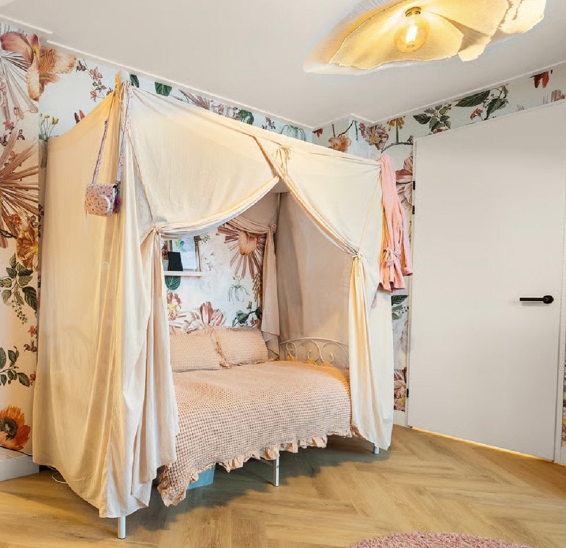 Eenpersoonsbed met oudroze hemeltje, compleet te koop, Ophalen, 90 cm, Zo goed als nieuw, 200 cm