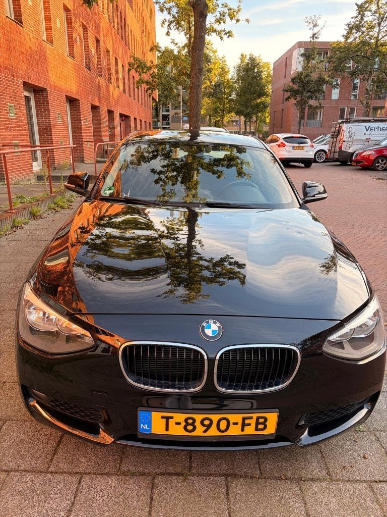 BMW 114i 1 Serie | 2014 | 192.000 km | APK t/m april 2027, Auto's, 1-Serie, 4 cilinders, Zwart, 102 pk