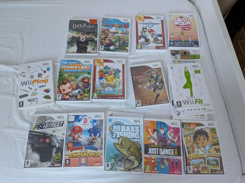 Bundel met 2 wii Consoles, 2 Balance Boards en 15 Ga, Ophalen, Gebruikt, Met 3 controllers of meer, Met games
