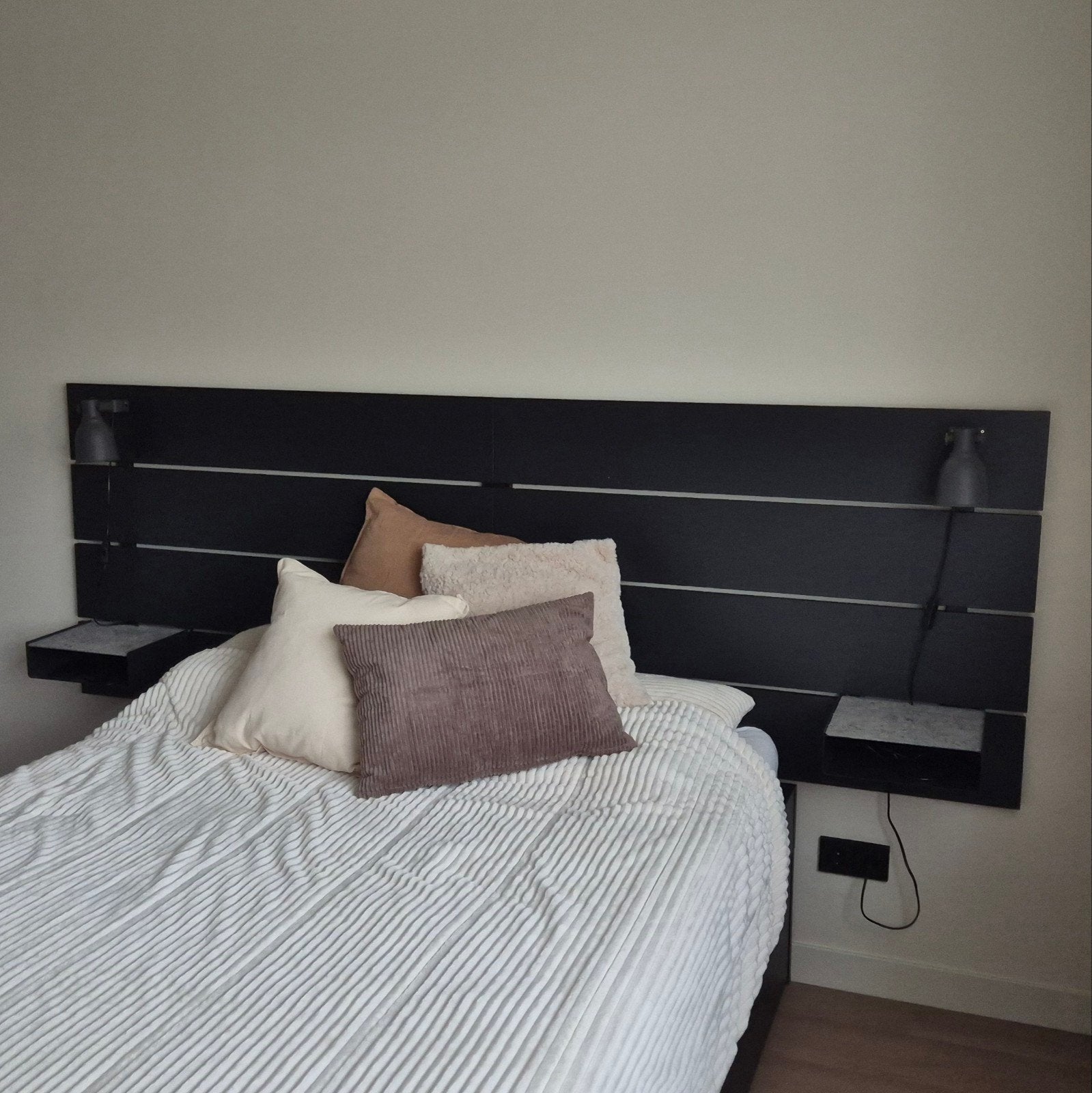 Ikea Nordli Hoofdbord met 2 Ikea Hektar lampen, Ophalen, Tweepersoons, Zo goed als nieuw, Overige maten
