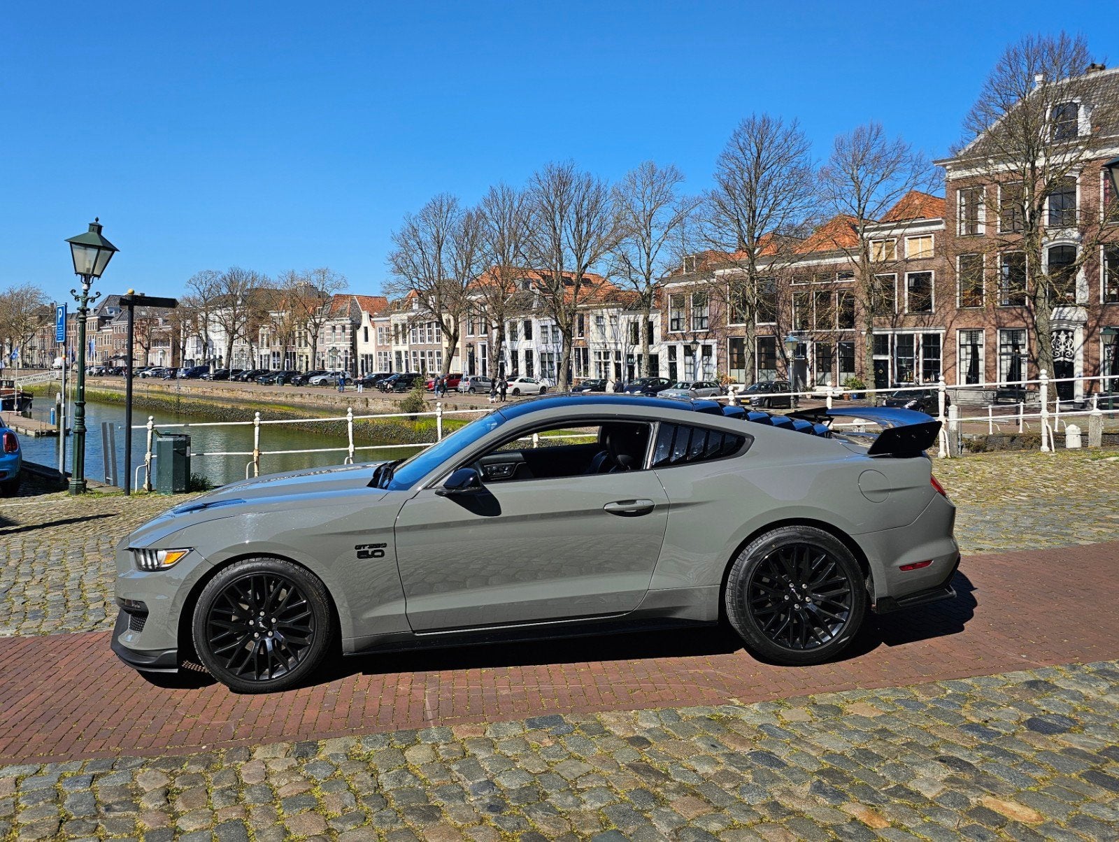 Ford Mustang GT Custom Made Nardo Grey, Auto's, Automaat, Achterwielaandrijving, Overige kleuren, 4 stoelen