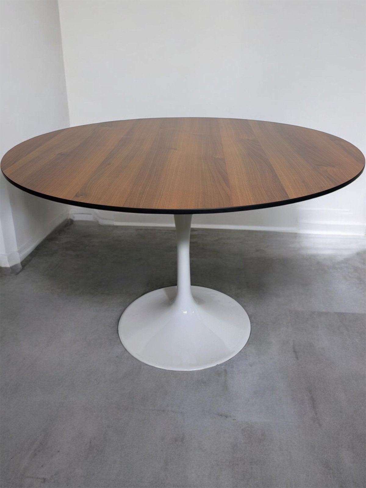 Ronde eettafel Notenhout fineer, Tulip voet, Gebruikt, 100 tot 150 cm, Rond, Ophalen of Verzenden